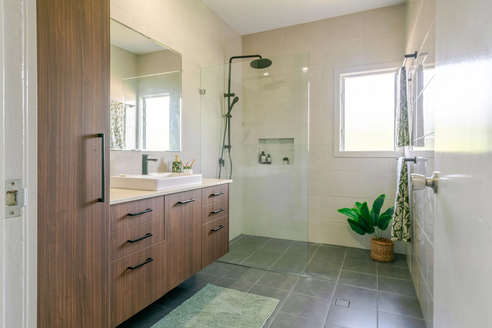 Additional image 34 of 28 Earl, Westcourt QLD 4870