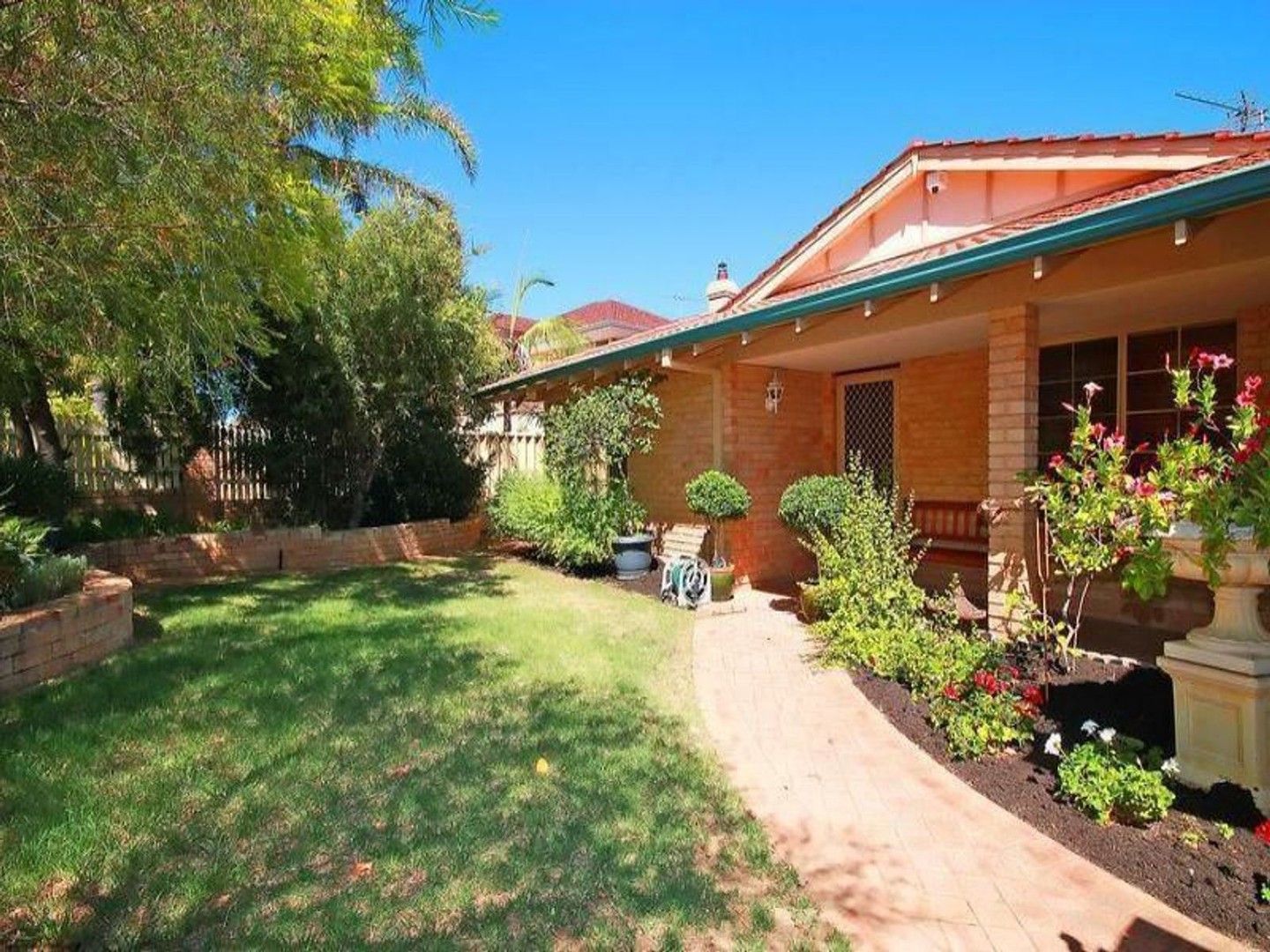 5 bedrooms House in 107 Chessell Drive DUNCRAIG WA, 6023