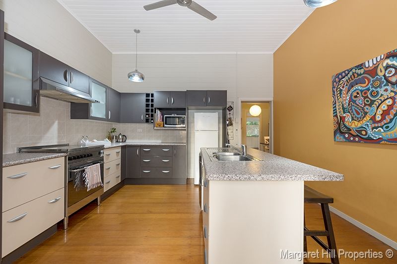 16 Leigh Street, West End QLD 4810, Image 1