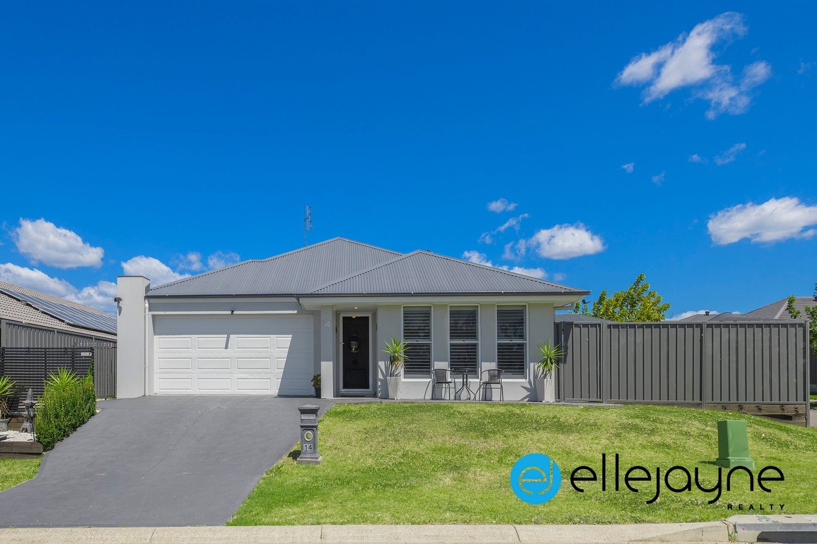 4 bedrooms House in 14 Carroll Circuit COORANBONG NSW, 2265