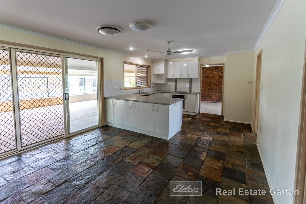 32 Huntingdale Crescent, Placid Hills QLD 4343, Image 2