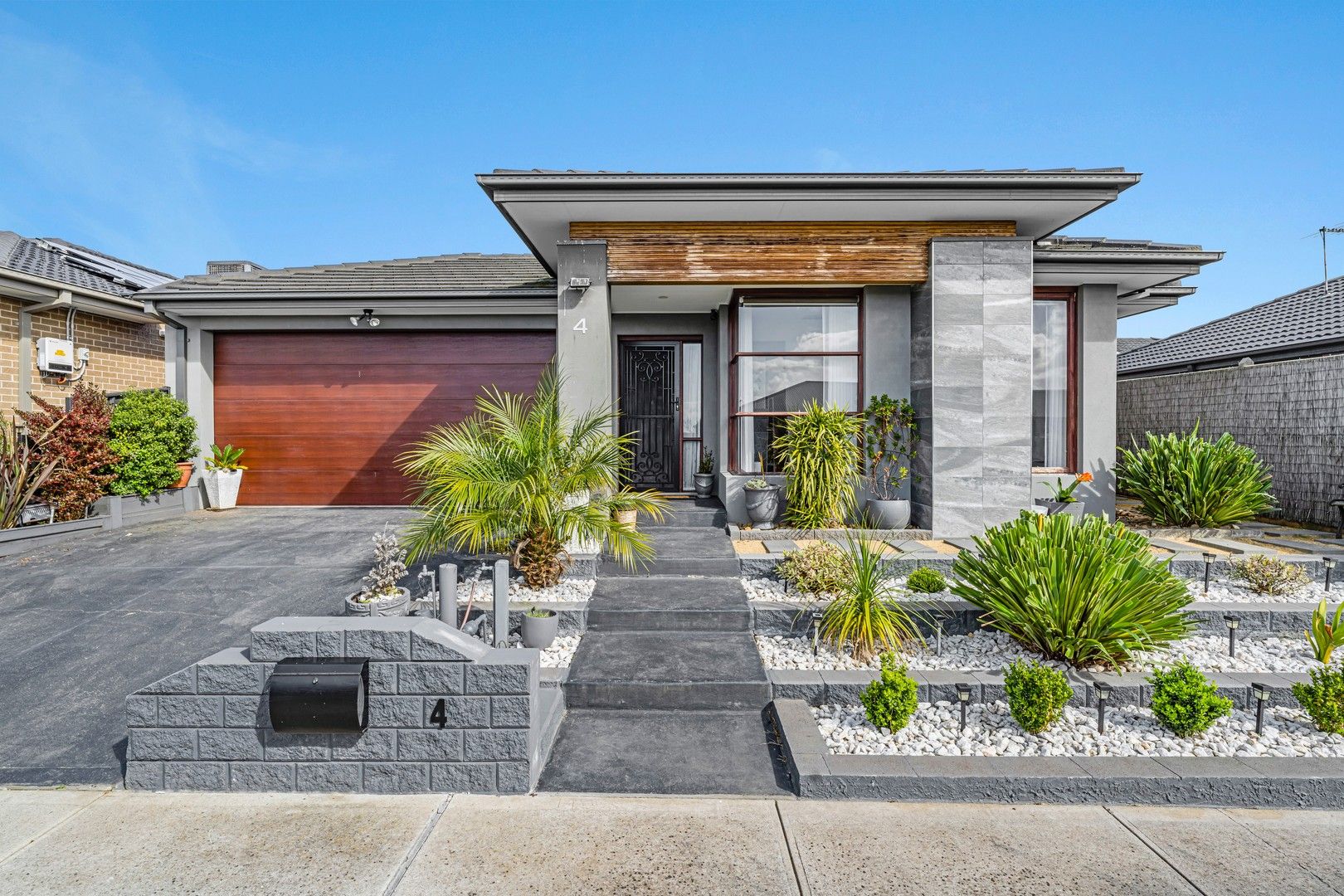 4 bedrooms House in 4 Everard Avenue CLYDE NORTH VIC, 3978