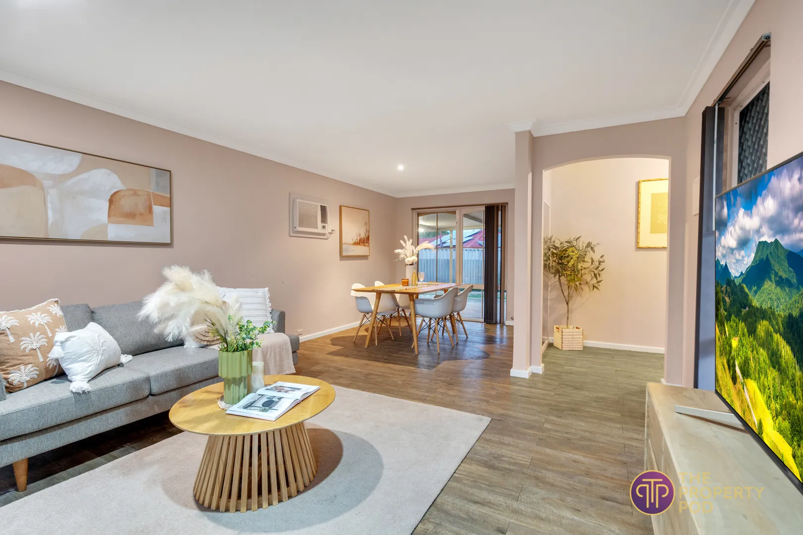 House in Huntingdale - More