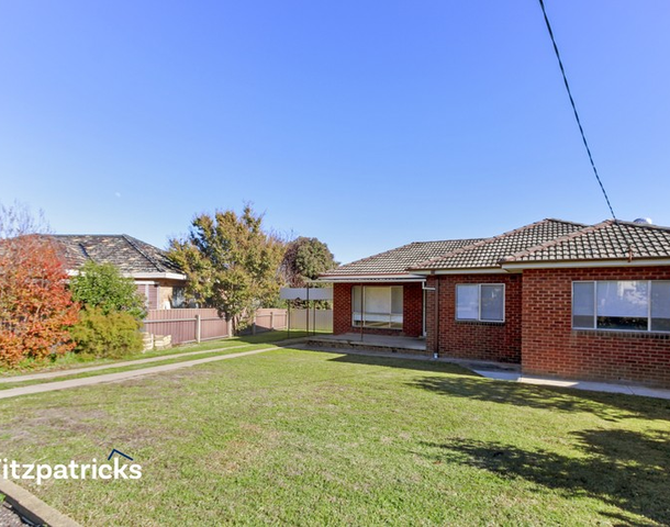 11 Bungown Place, Mount Austin NSW 2650
