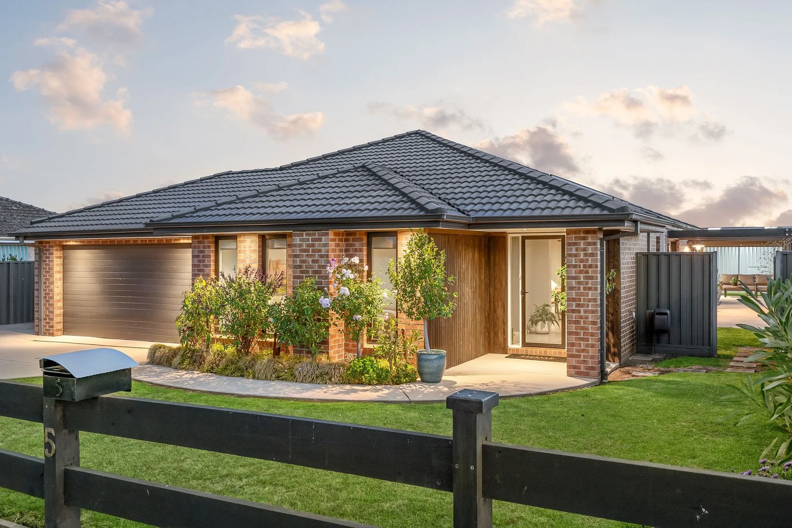 5 Stirling Street, Cobden VIC 3266