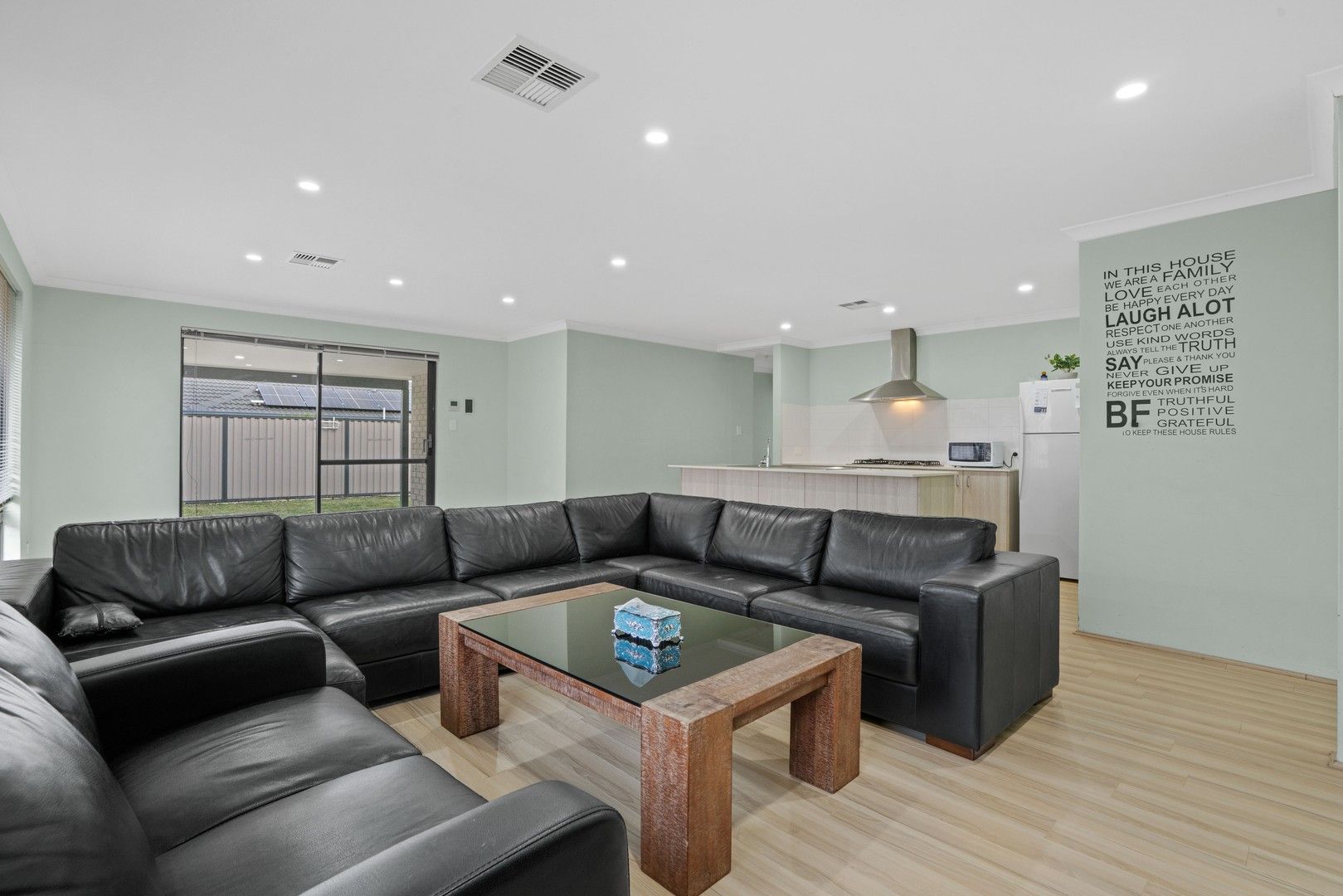 4 bedrooms House in 12 Datatine Way SOUTHERN RIVER WA, 6110