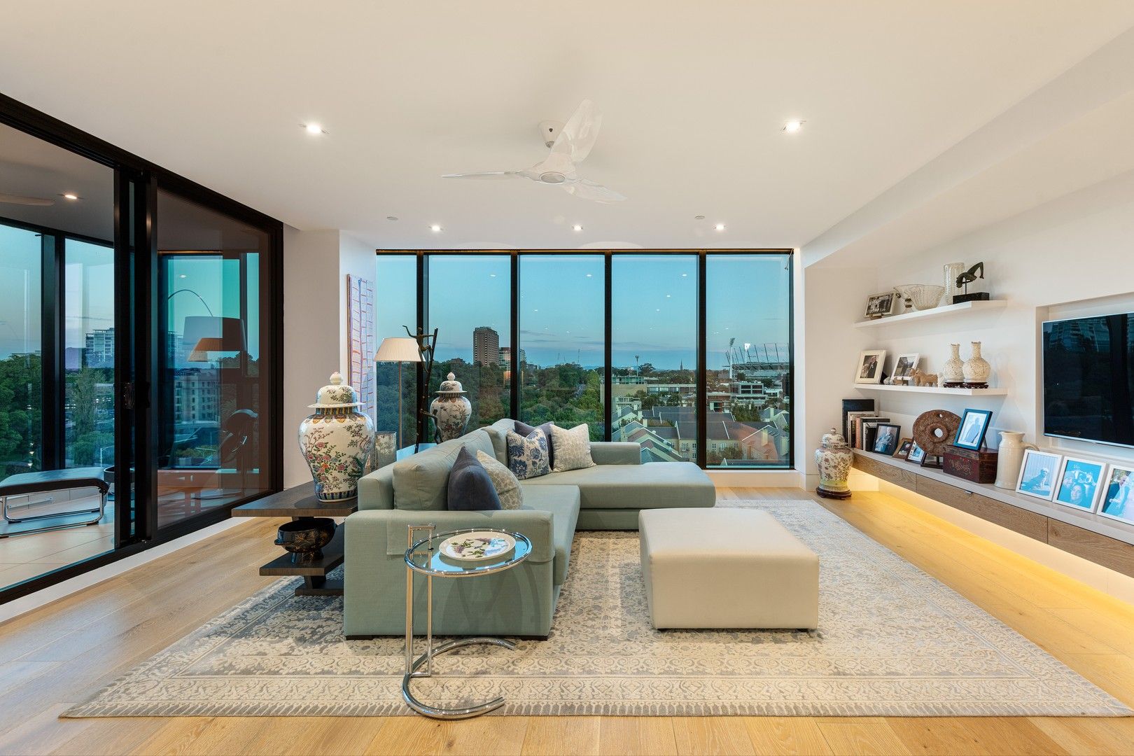 3 bedrooms Apartment / Unit / Flat in 901/279 Wellington  Parade EAST MELBOURNE VIC, 3002