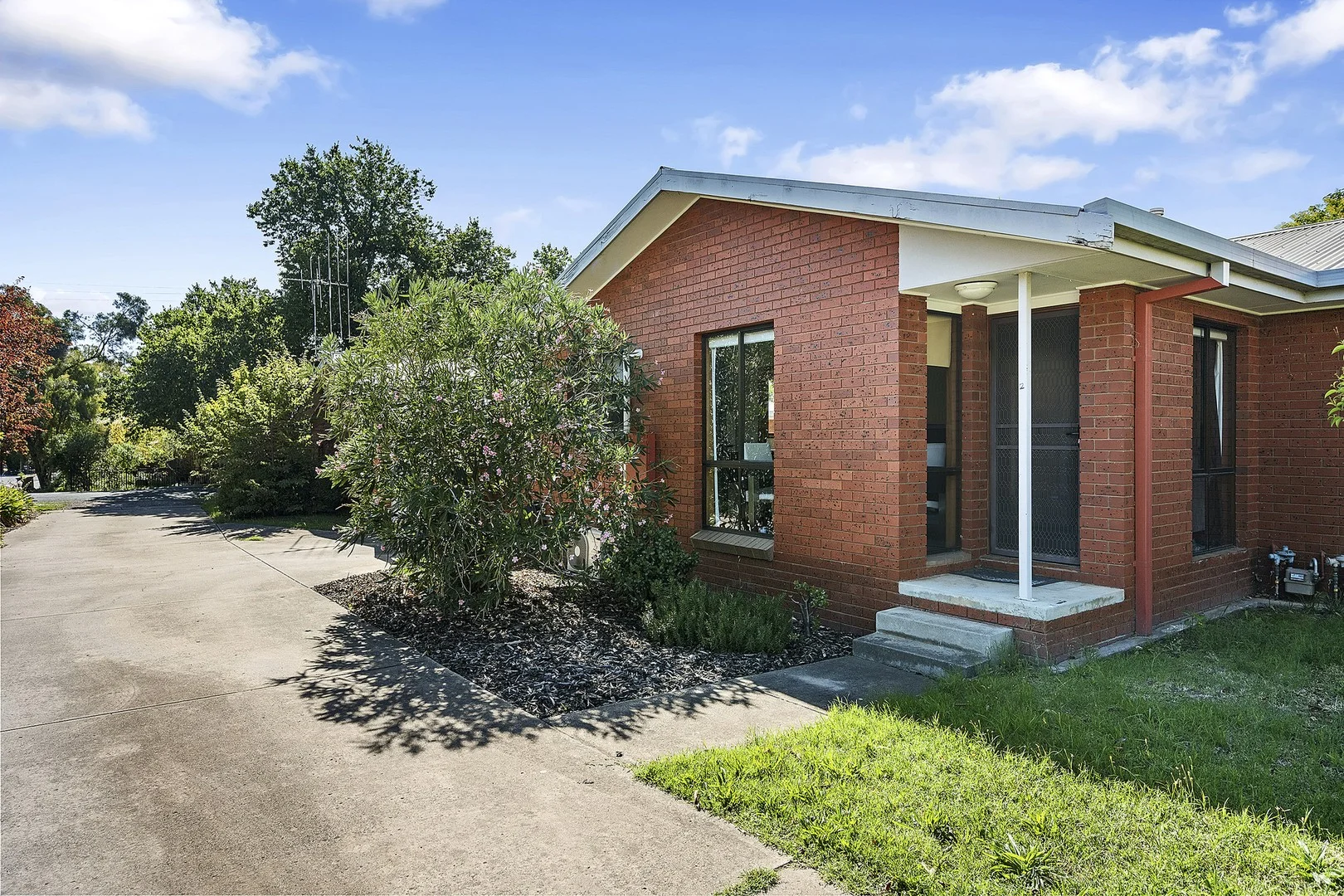 2/6 Wolstencroft Street, Flora Hill VIC 3550