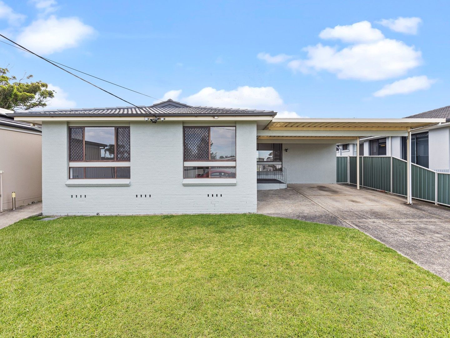 5 bedrooms House in 75 Brooke Avenue KILLARNEY VALE NSW, 2261