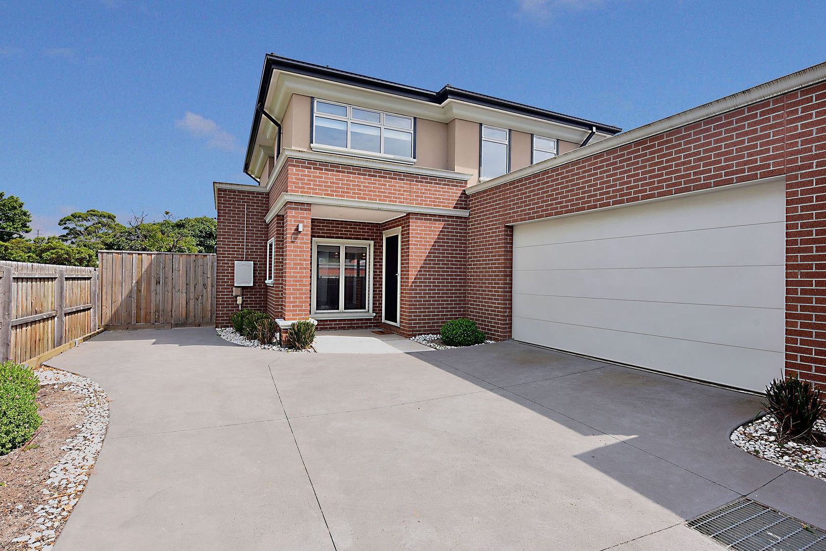 4 bedrooms Townhouse in 2/1 Fairview Avenue CHELTENHAM VIC, 3192