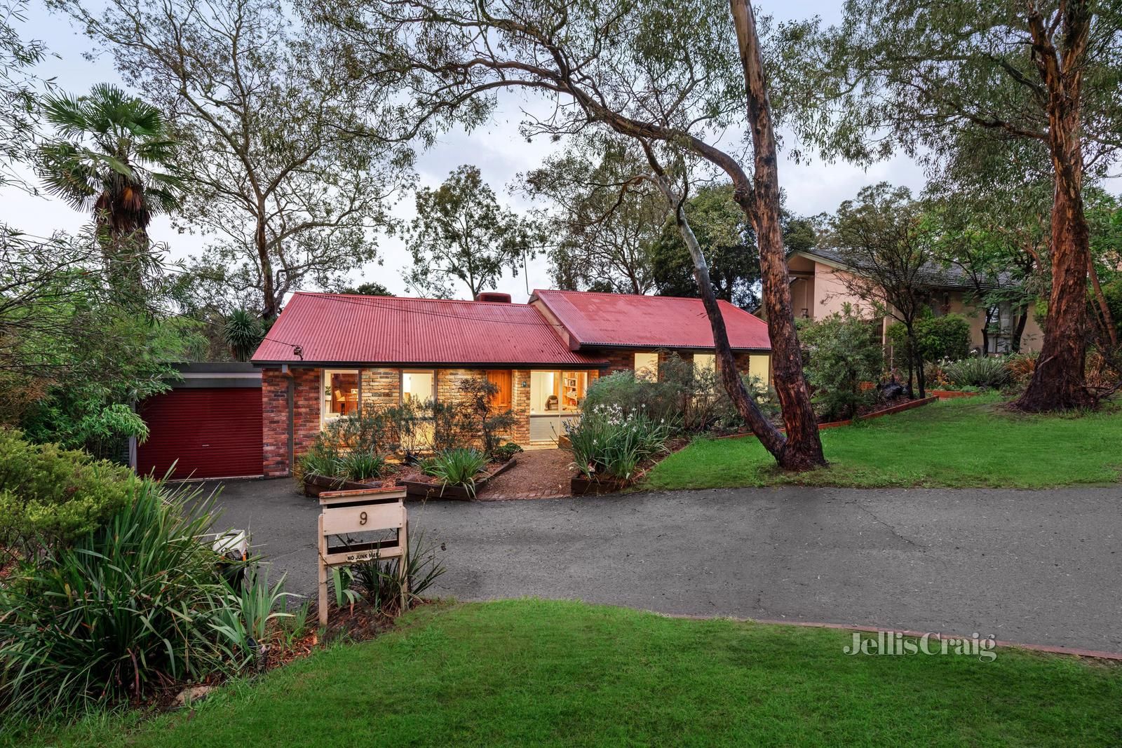 4 bedrooms House in 9 Withers Way ELTHAM VIC, 3095