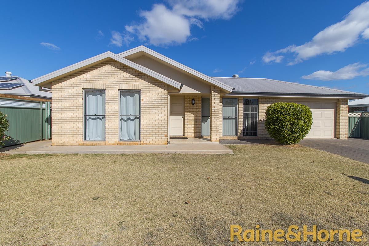 15A Dunheved Circle, Dubbo NSW 2830