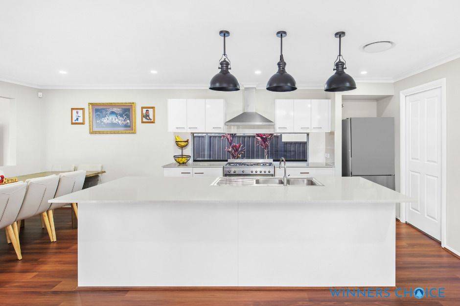 5 bedrooms House in 9 Salinger Street BOX HILL NSW, 2765
