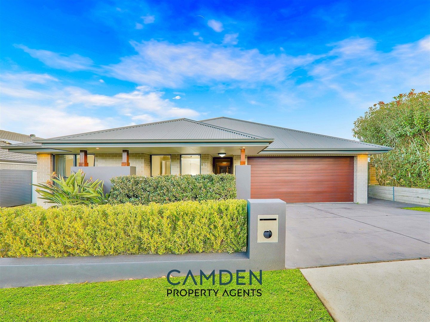 4 bedrooms House in 12 Horsley Cct ORAN PARK NSW, 2570