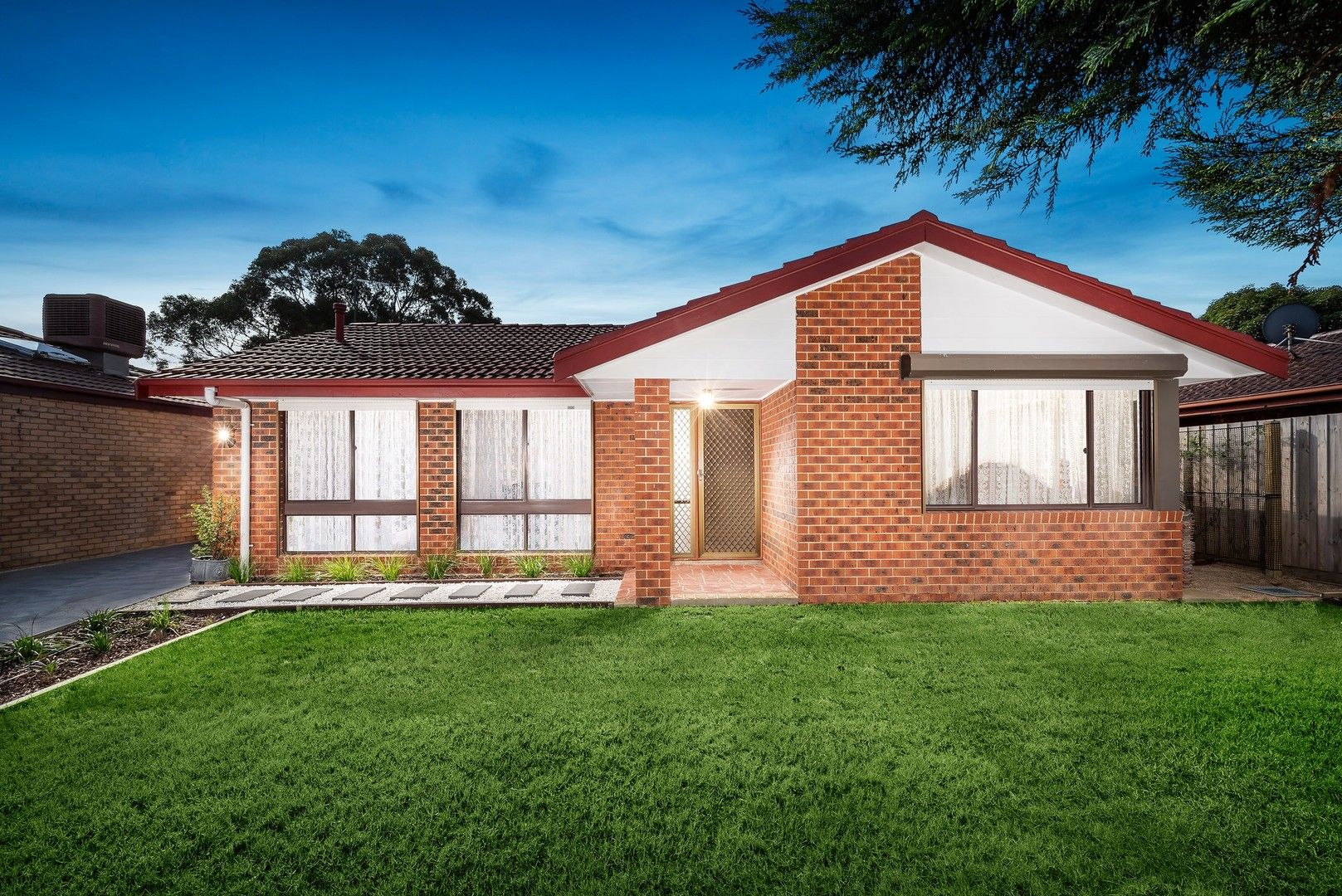 3 bedrooms Apartment / Unit / Flat in 1/68 Bryden Drive FERNTREE GULLY VIC, 3156