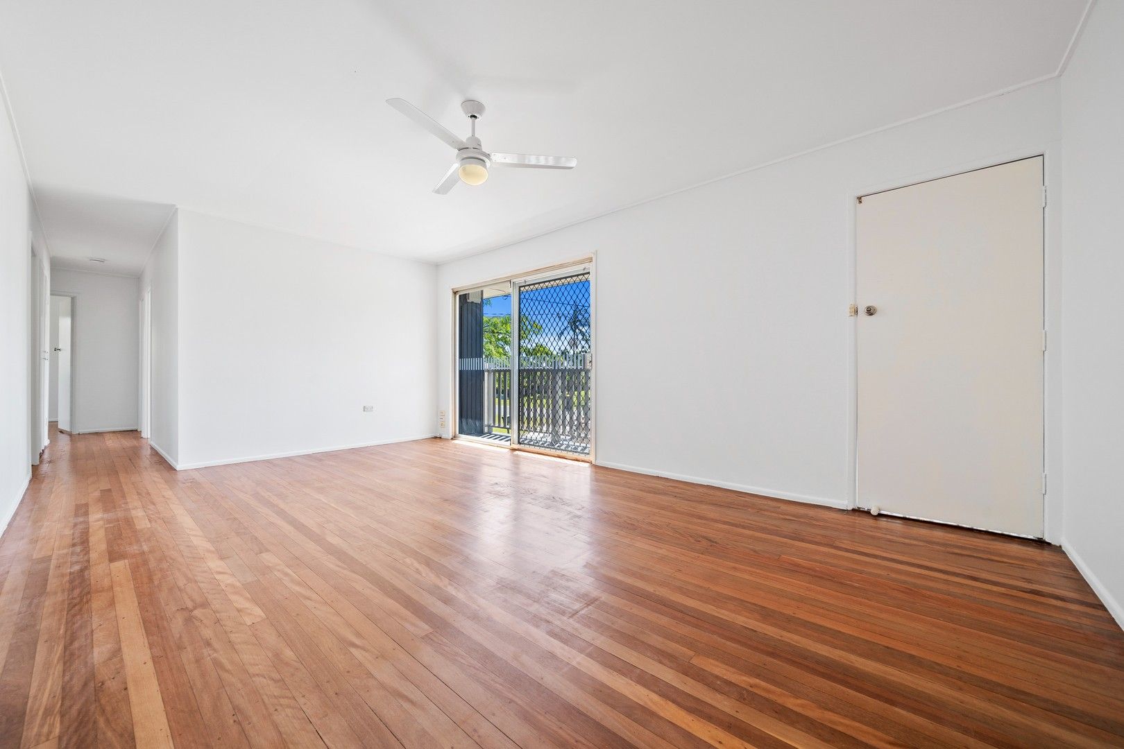 5 bedrooms House in 11 Bompa Road WATERFORD WEST QLD, 4133