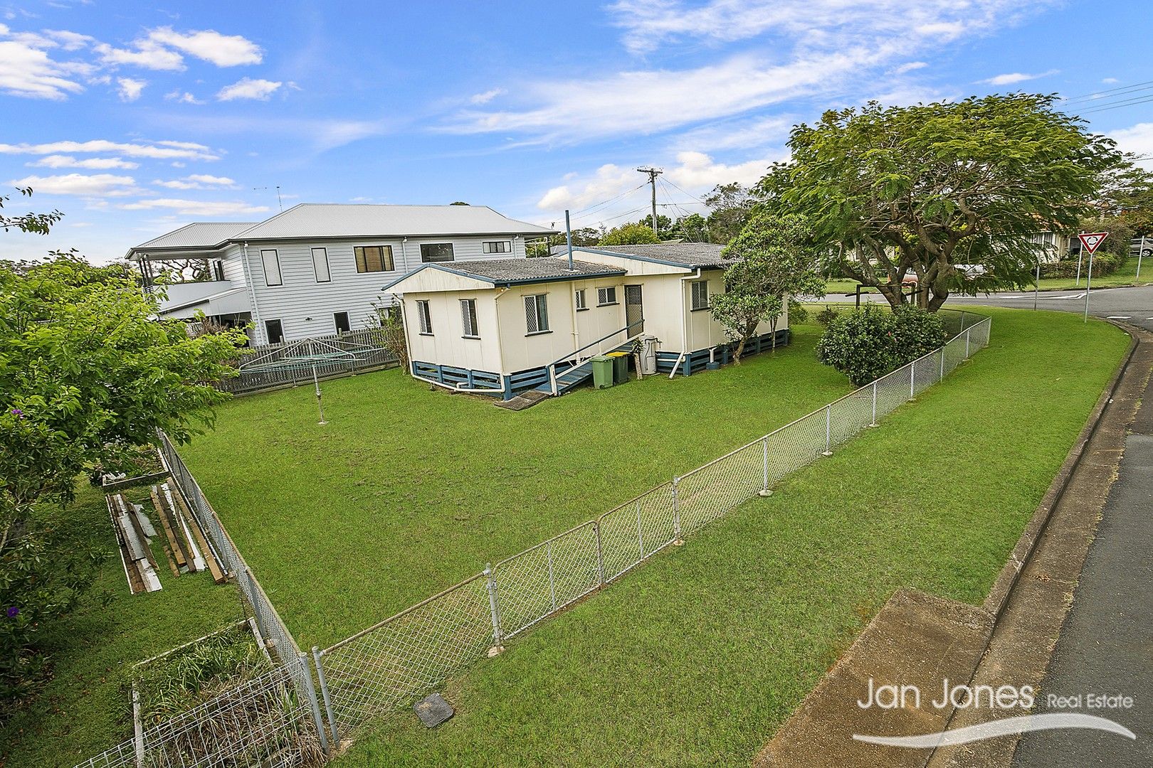 27 Westbrook St, Woody Point QLD 4019, Image 0