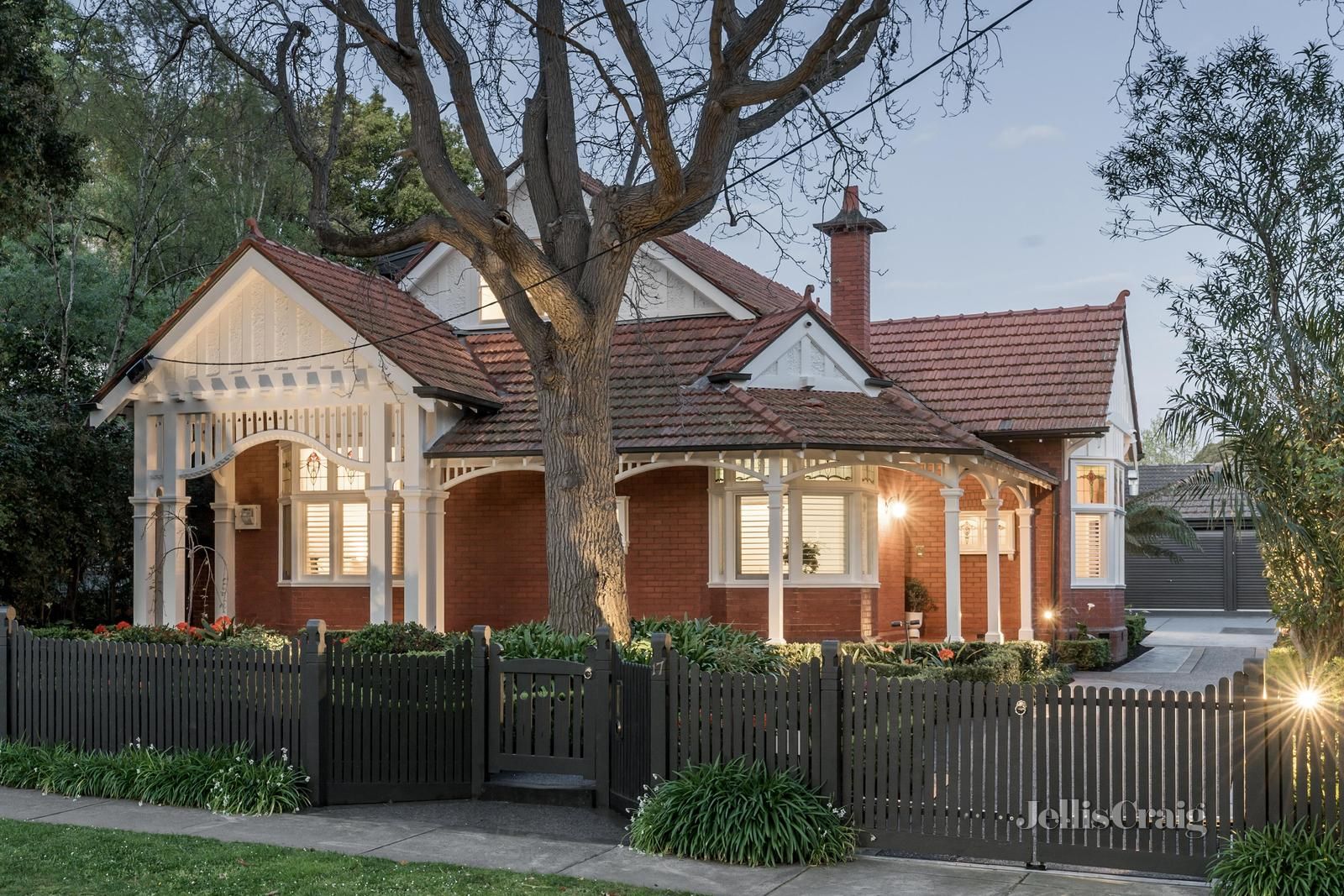 4 bedrooms House in 17 Loch Street CAMBERWELL VIC, 3124