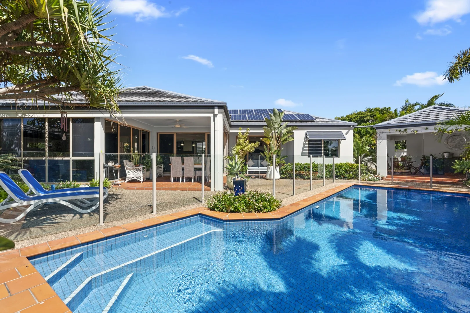 6 Montserrat Court, Clear Island Waters QLD 4226