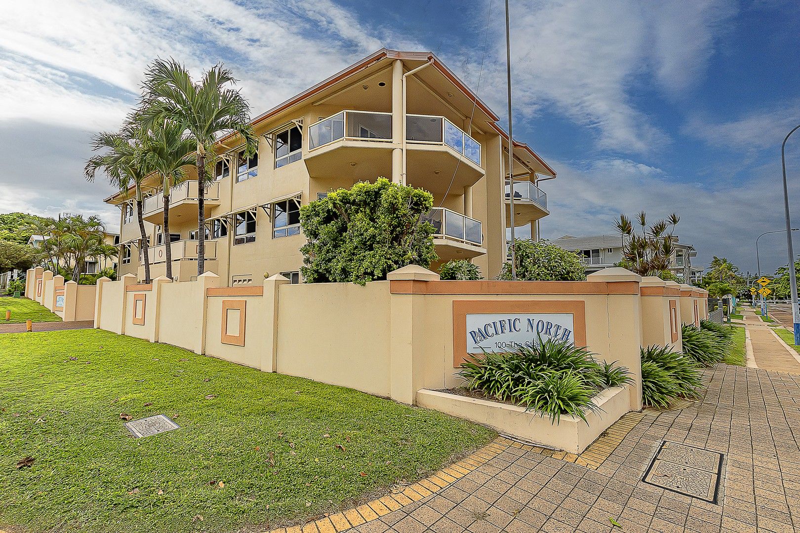 3 bedrooms Apartment / Unit / Flat in 3/100 The Strand NORTH WARD QLD, 4810