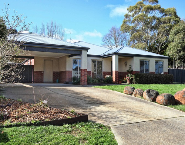 2 Glenice Court, Woodend VIC 3442