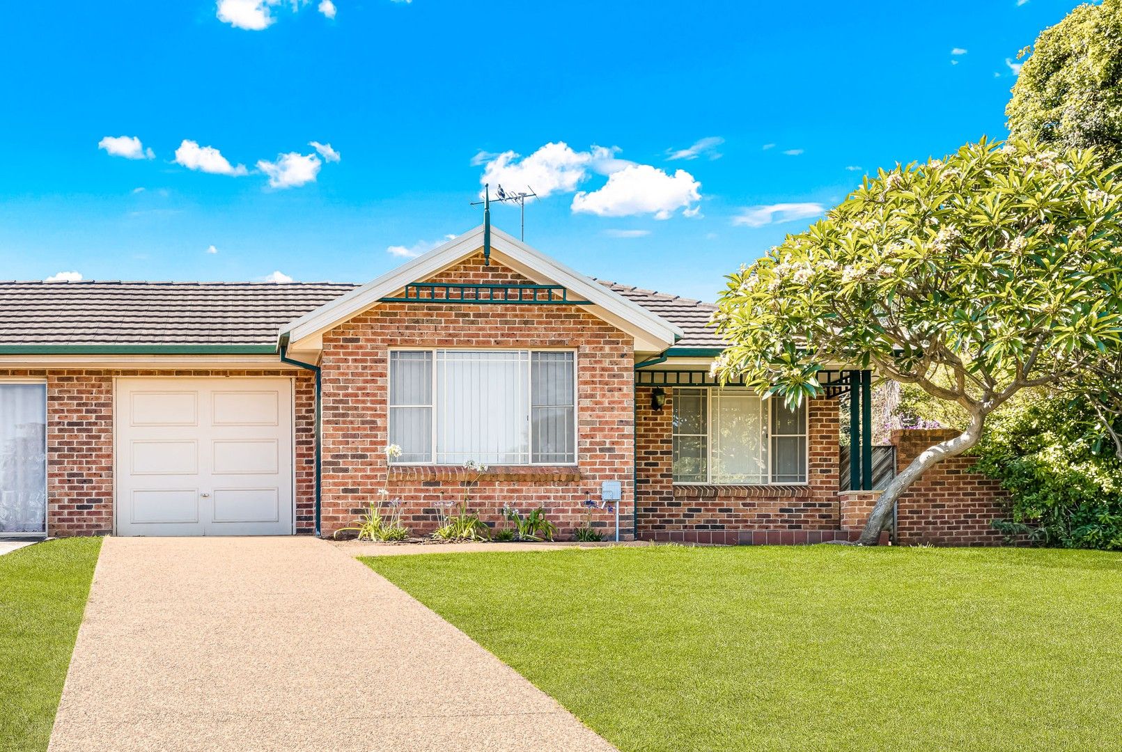 24 Derwent Place, Bossley Park NSW 2176, Image 1