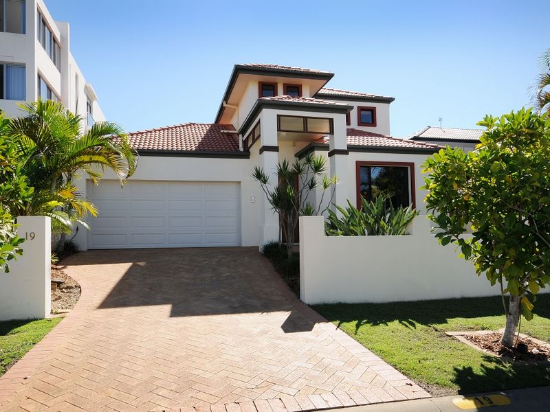 19 Winton Terrace, Varsity Lakes Property History & Address Research