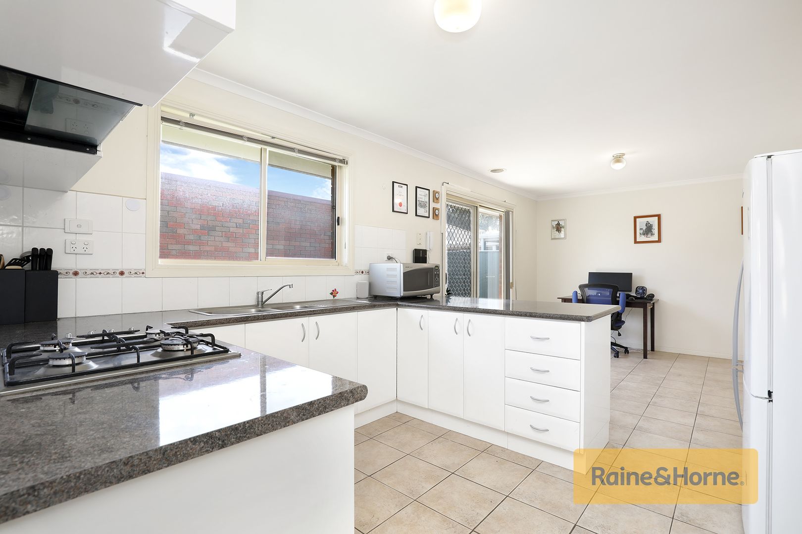 6/18-20 Henry Street, Melton VIC 3337, Image 2