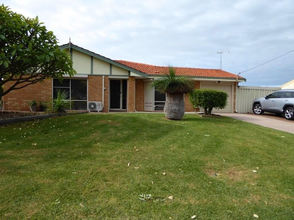 4 bedrooms House in 16 Exhibition Way COOLOONGUP WA, 6168