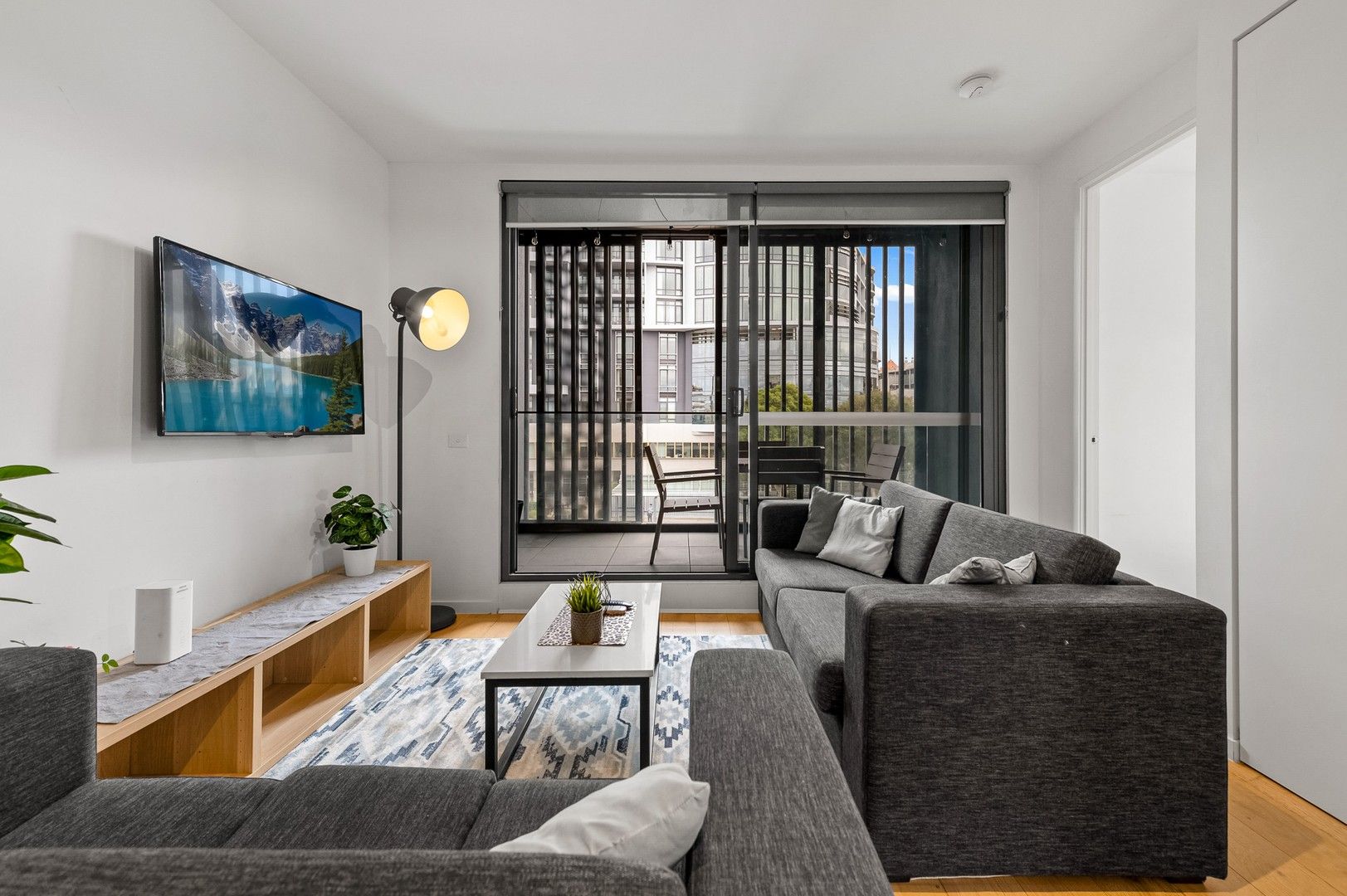 2 bedrooms Apartment / Unit / Flat in 94 punt road WINDSOR VIC, 3181
