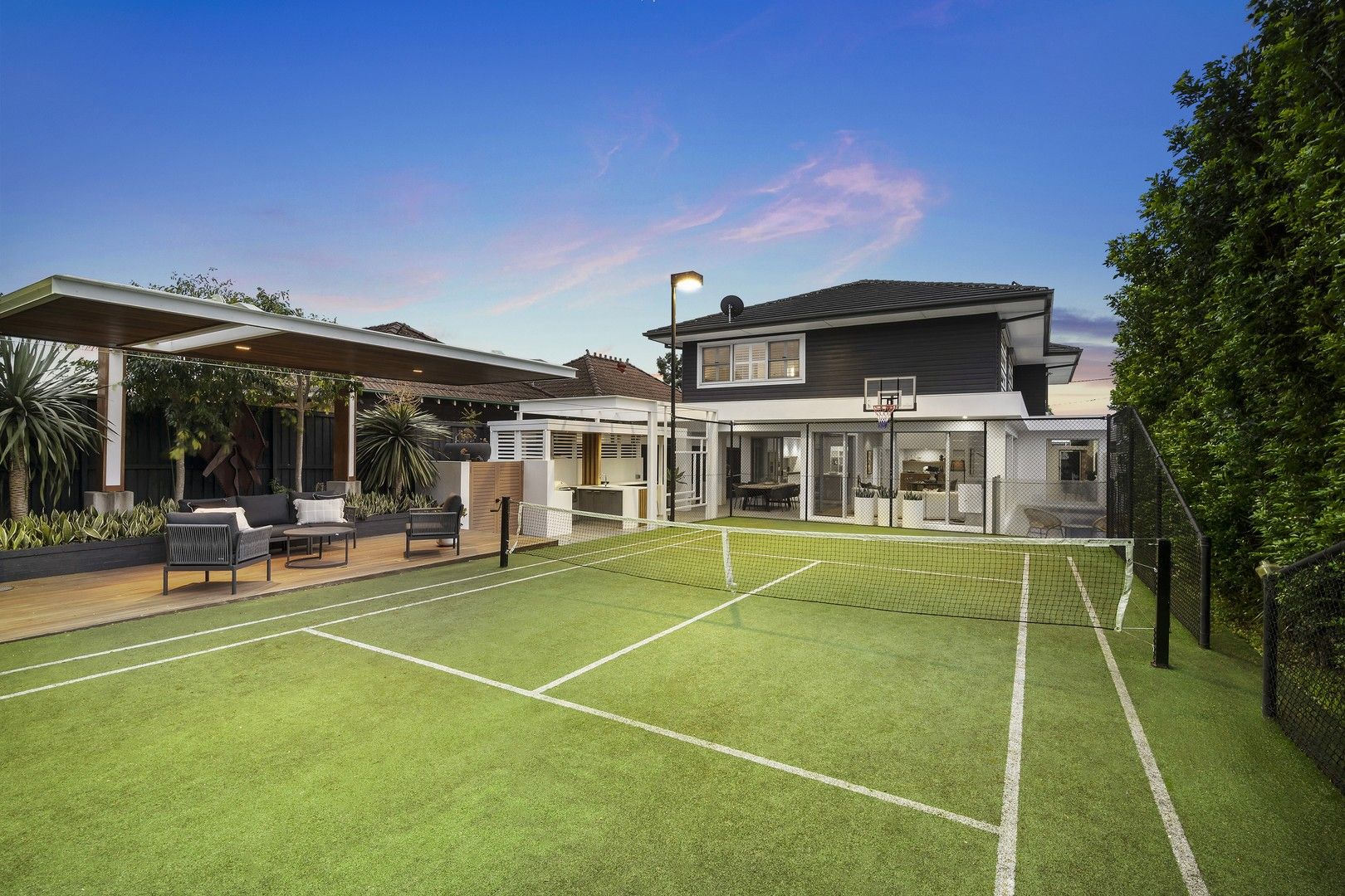 4 bedrooms House in 5 Pulver Street HAMILTON SOUTH NSW, 2303