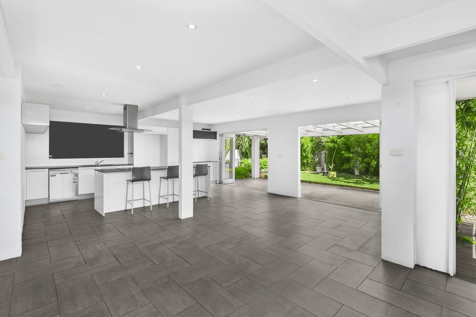 3 bedrooms House in 206 South Creek Road WHEELER HEIGHTS NSW, 2097