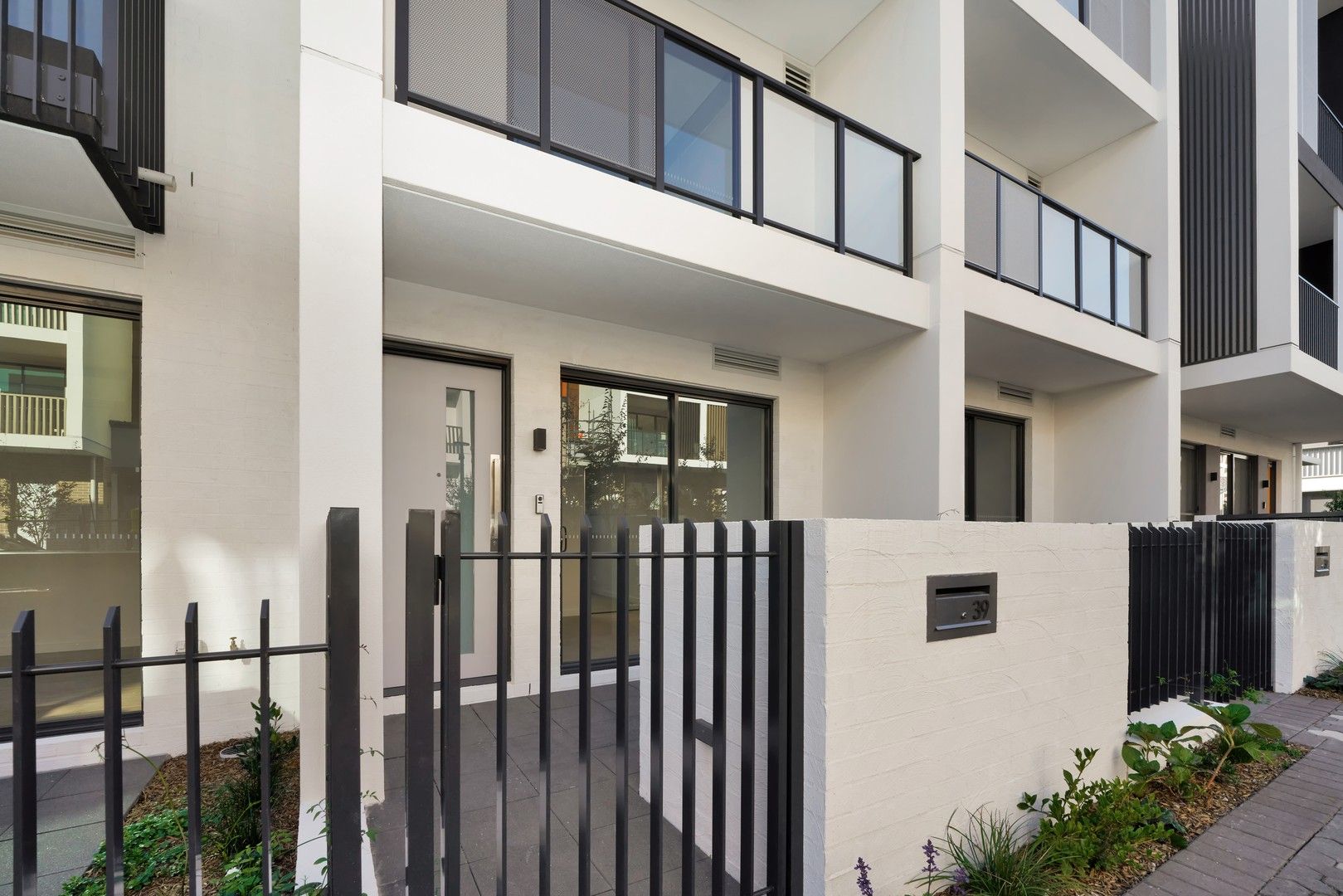 3 bedrooms Townhouse in 39 Alliot Mews EDMONDSON PARK NSW, 2174