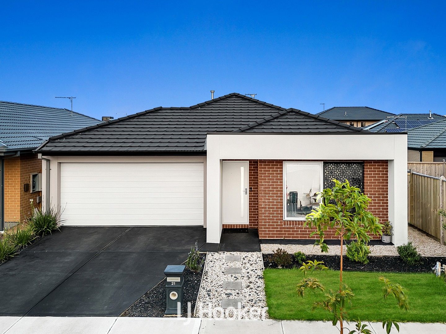 21 Bloodstone Way, Cranbourne East VIC 3977, Image 1