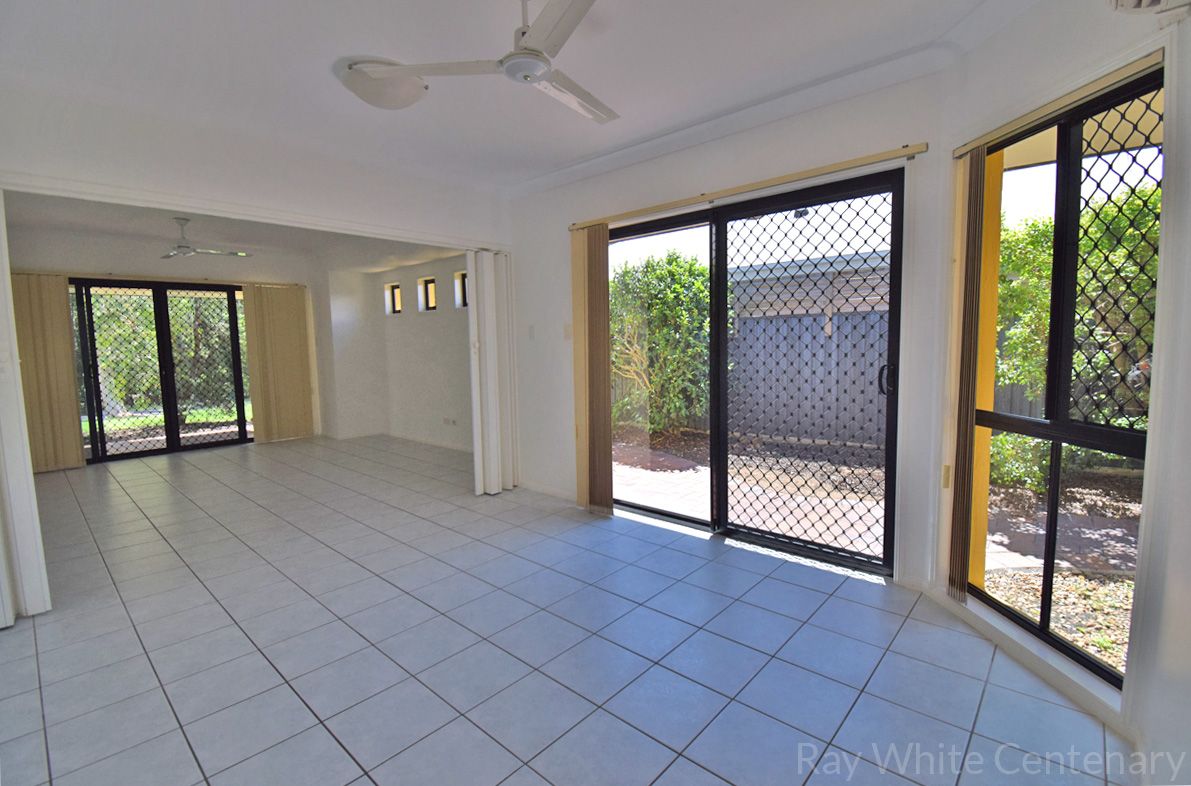 9 Brookeside Crescent, Seventeen Mile Rocks QLD 4073, Image 2