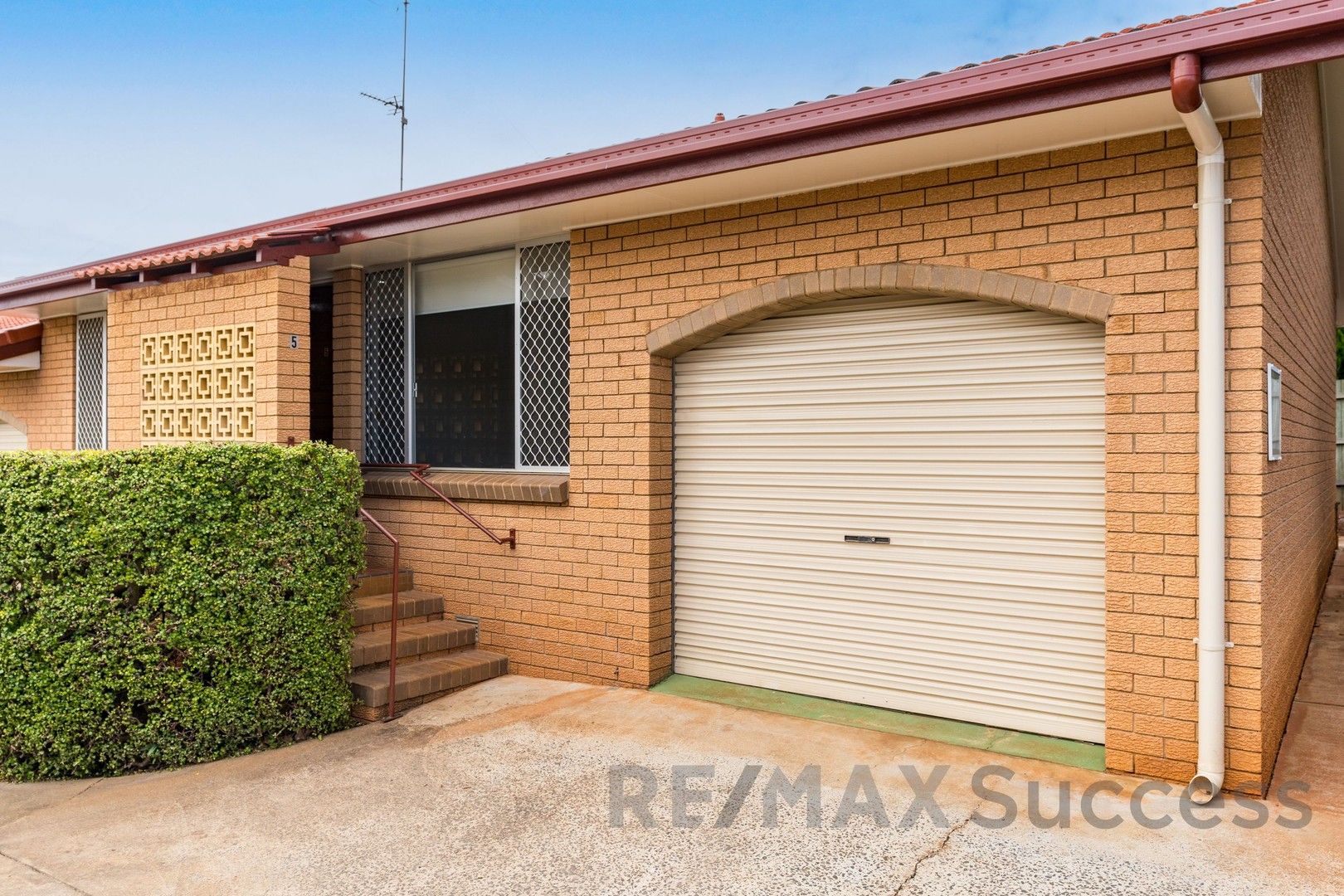 2 bedrooms Apartment / Unit / Flat in 5/2 Jewell Street CENTENARY HEIGHTS QLD, 4350