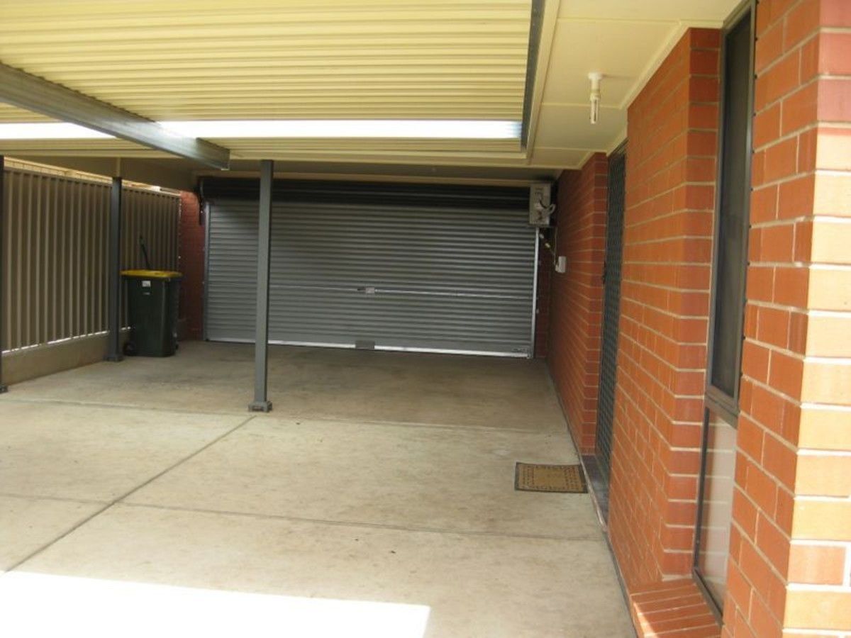 22 Hampshire Drive, Craigmore SA 5114, Image 2