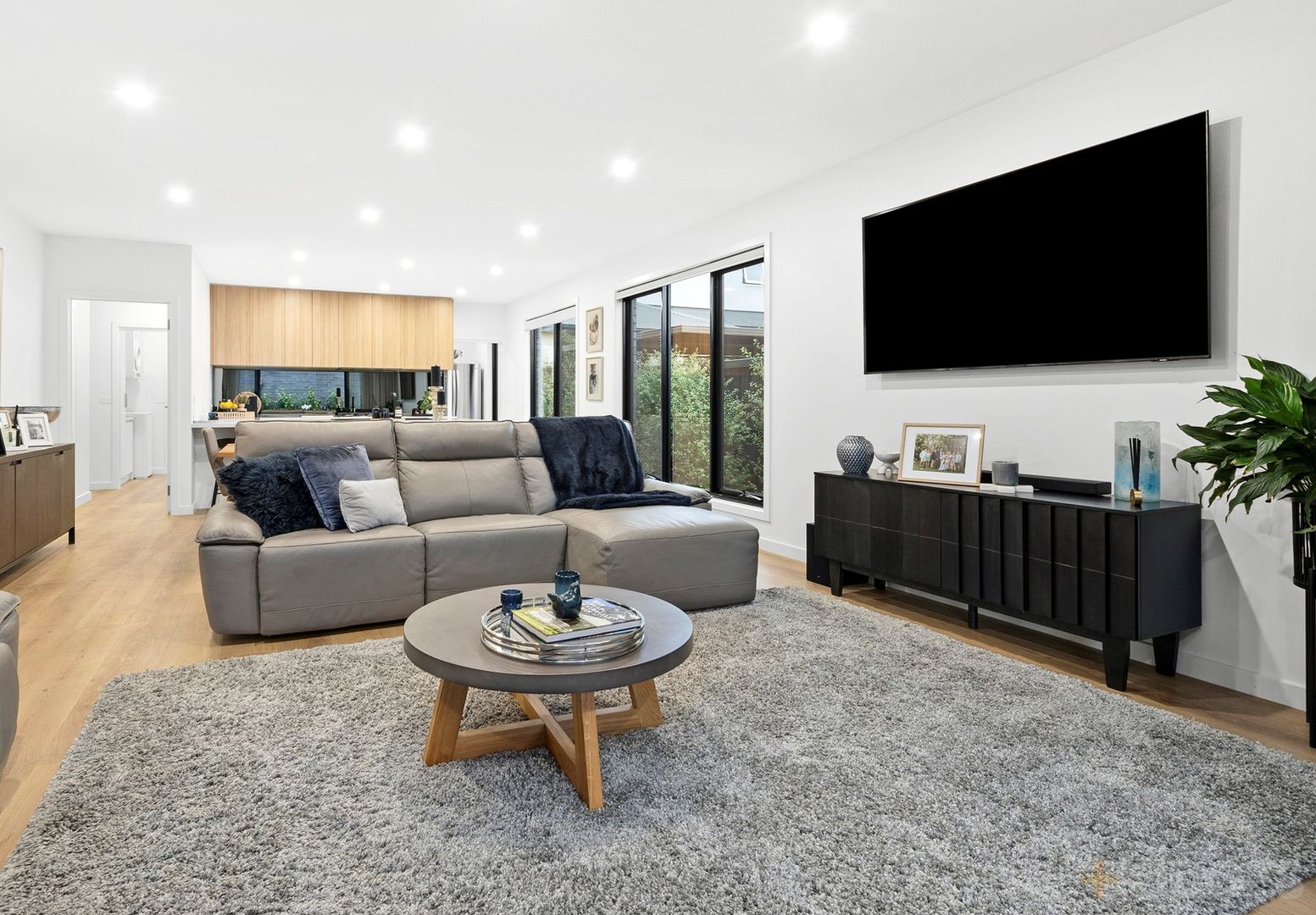 2/27 Knight Avenue, Herne Hill VIC 3218, Image 2