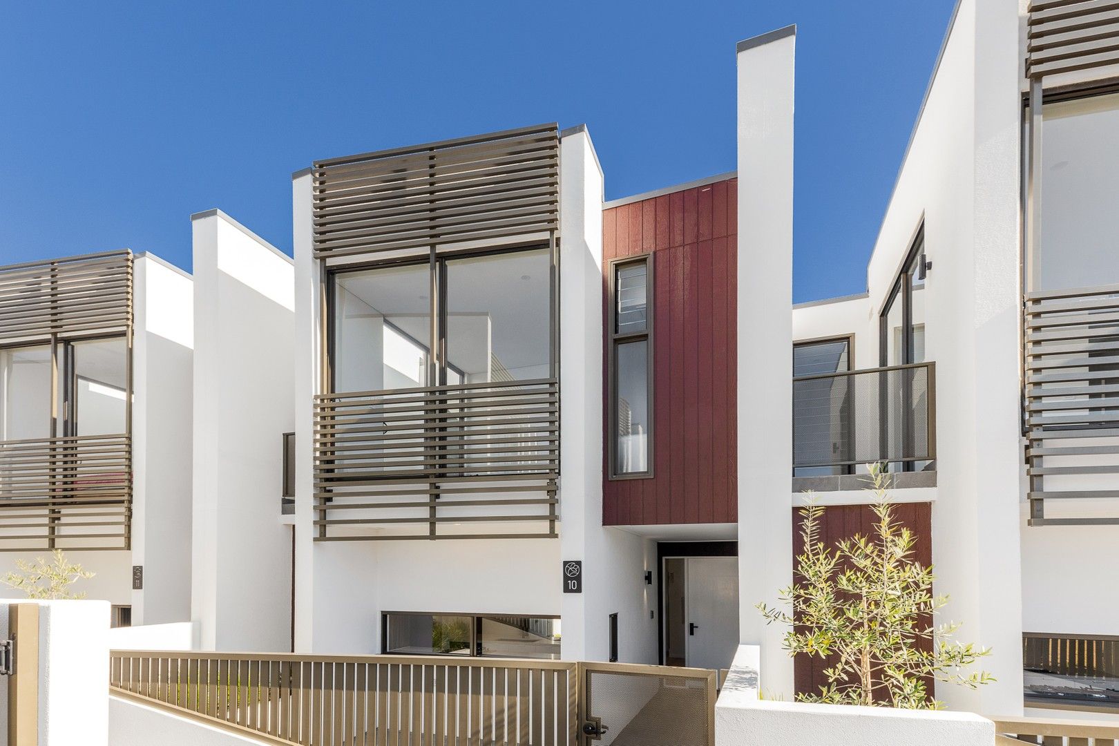 3 bedrooms Townhouse in 10/1 Jenola Lane WOOLOOWARE NSW, 2230