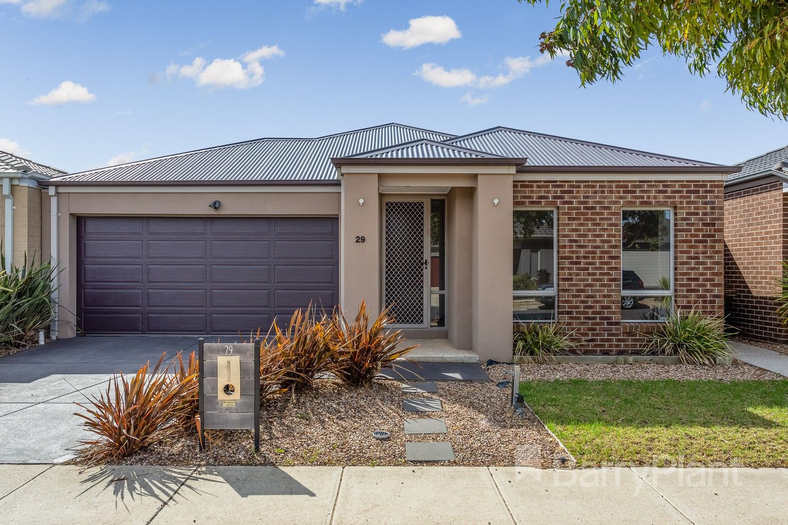 3 bedrooms House in 29 Caspian Circuit POINT COOK VIC, 3030