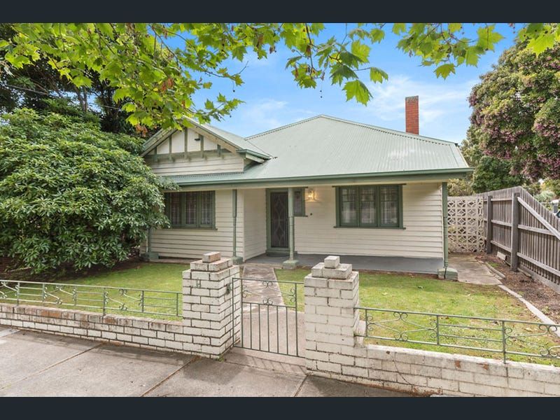 5 bedrooms House in 6 Myrnong Crescent ASCOT VALE VIC, 3032