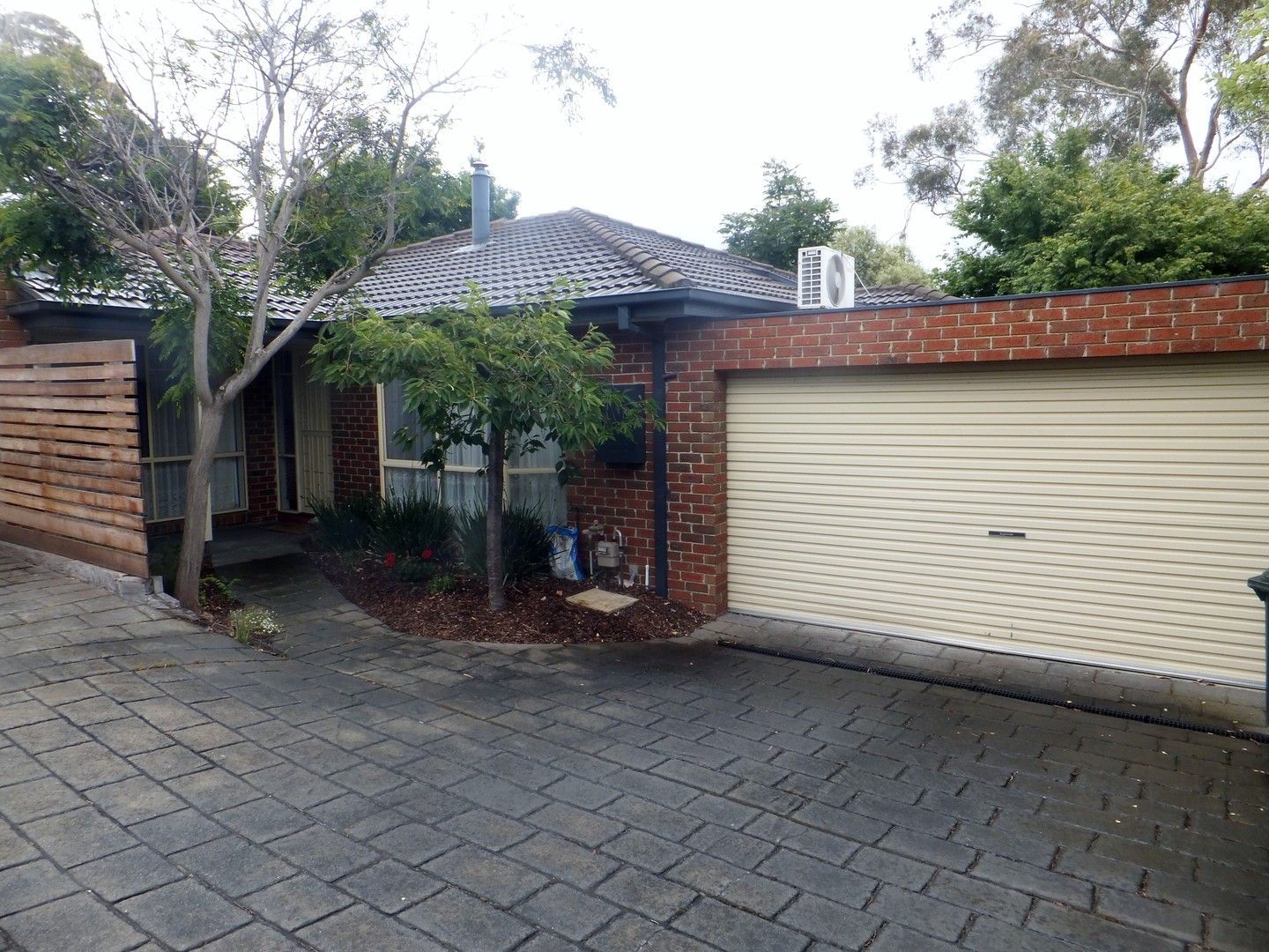 3 bedrooms Apartment / Unit / Flat in 2/45 Sunhill Road MOUNT WAVERLEY VIC, 3149