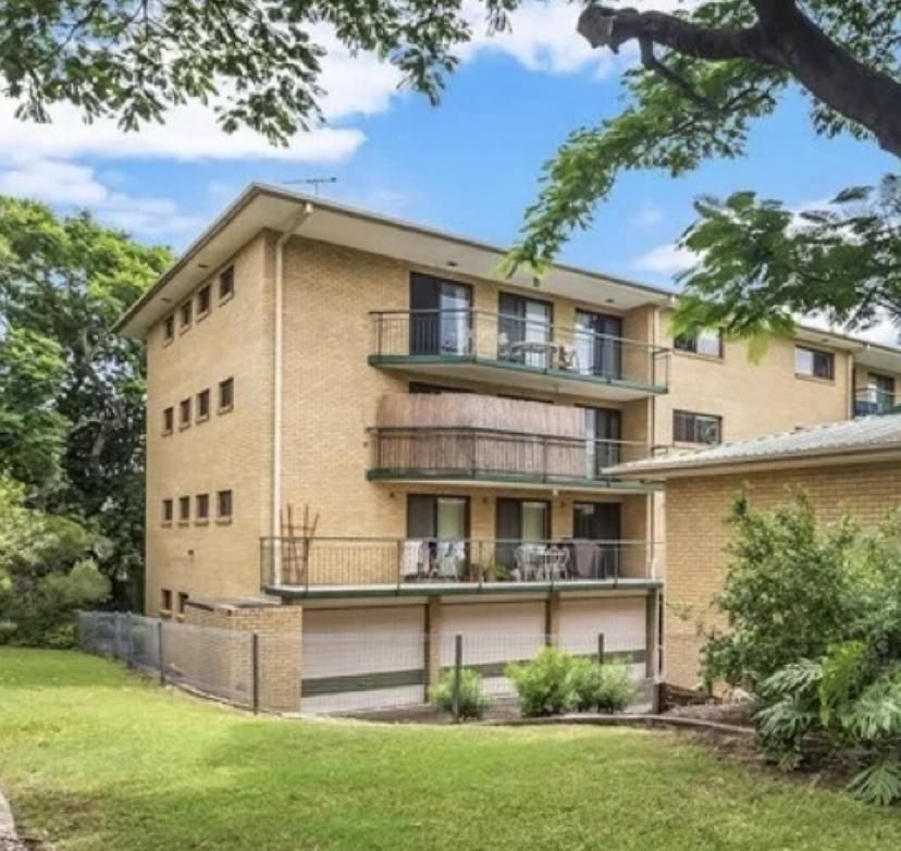 2 bedrooms Apartment / Unit / Flat in 4/123 central avenue INDOOROOPILLY QLD, 4068