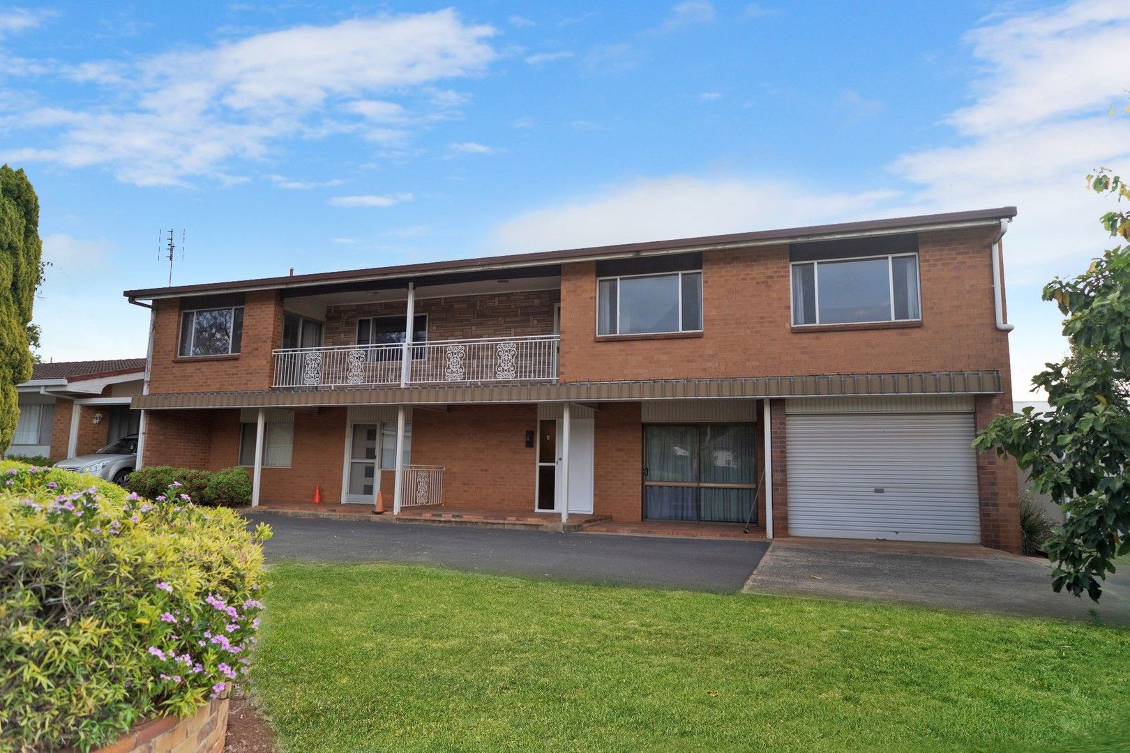 3 bedrooms Apartment / Unit / Flat in unit 4/227 Bridge Street NORTH TOOWOOMBA QLD, 4350