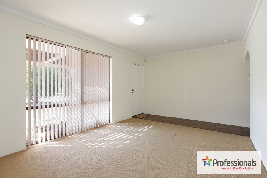 48 Forest Lakes Drive, Thornlie WA 6108, Image 2