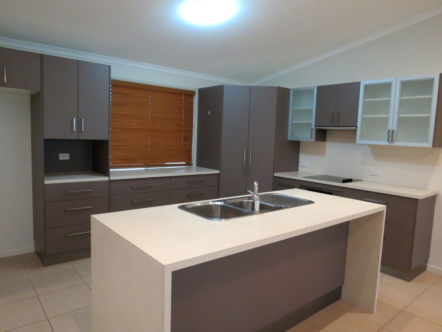 2/10 Mooney Crescent, Emerald QLD 4720, Image 1