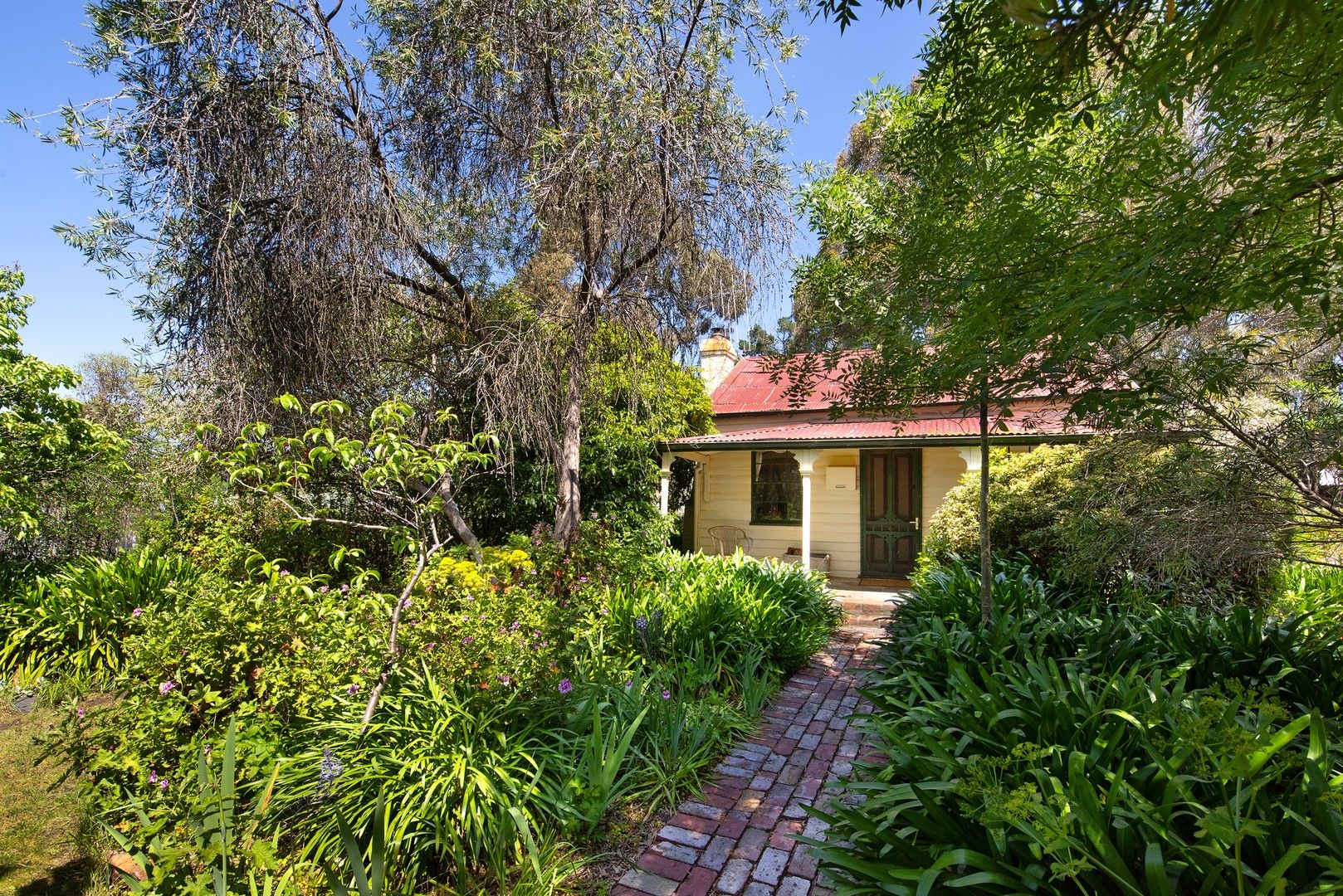 3 bedrooms House in 19 Polsue Street MALDON VIC, 3463