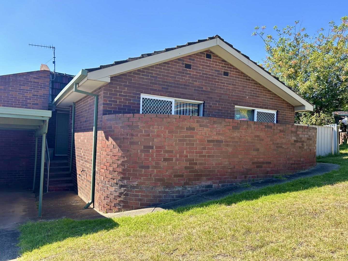 2 bedrooms Apartment / Unit / Flat in 2 Telopea Place JUNEE NSW, 2663