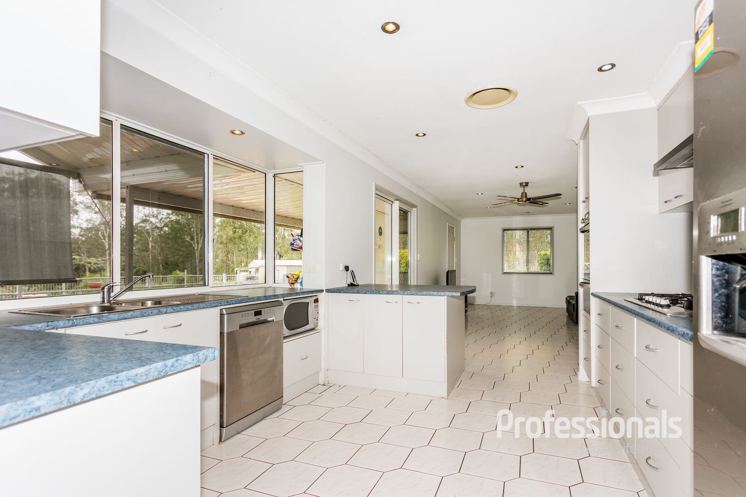 34 Beikoff Cl, North Maclean QLD 4280, Image 2