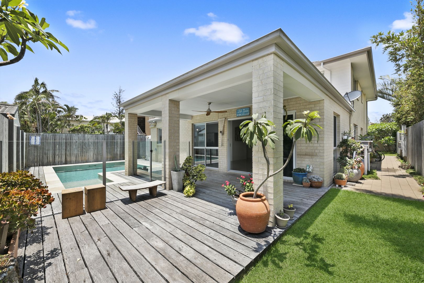 17 Ocean Street, Mermaid Beach QLD 4218, Image 1